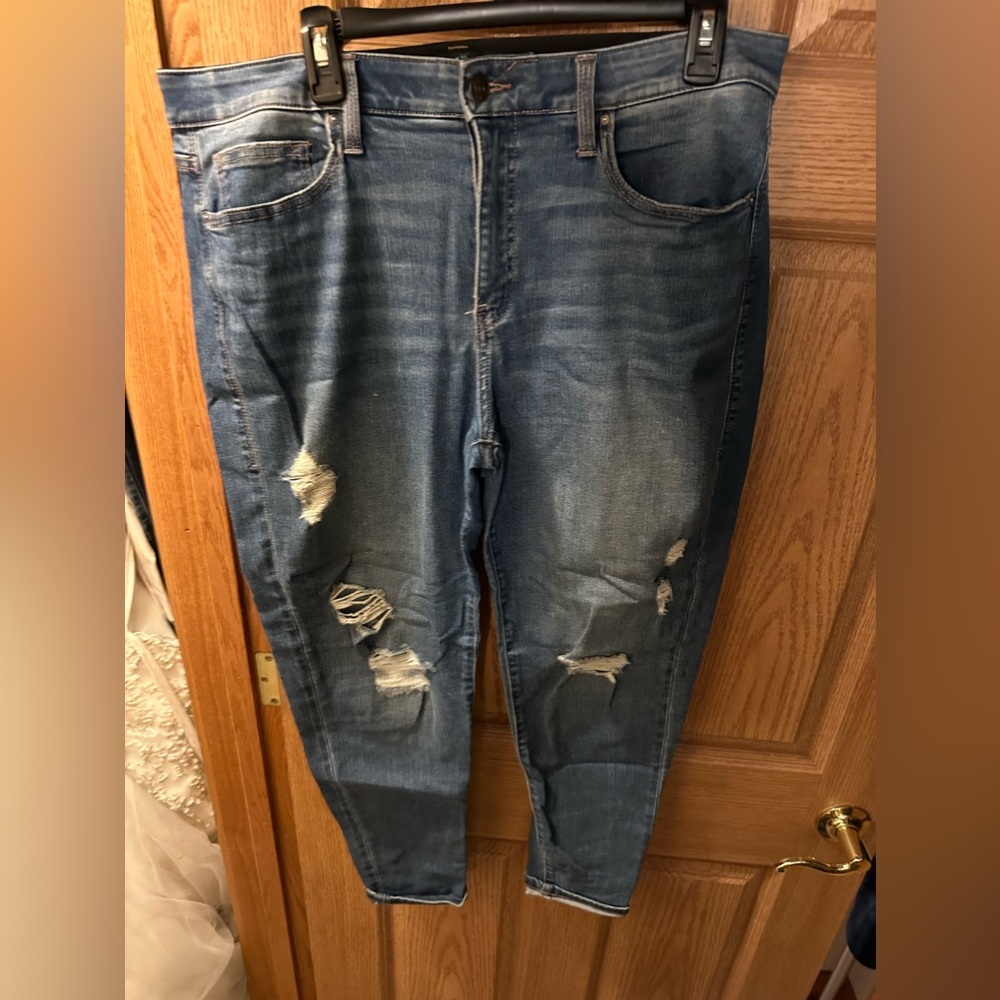 Lularoe distressed jeans